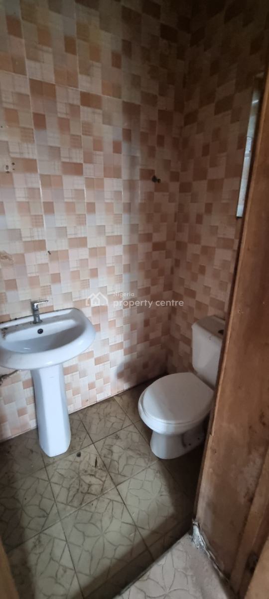 Well Maintained 2brm Flat All Ensuite with Visitor Toilet, Okun-ajah Eti-osa, Lekki, Lagos, Flat / Apartment for Rent