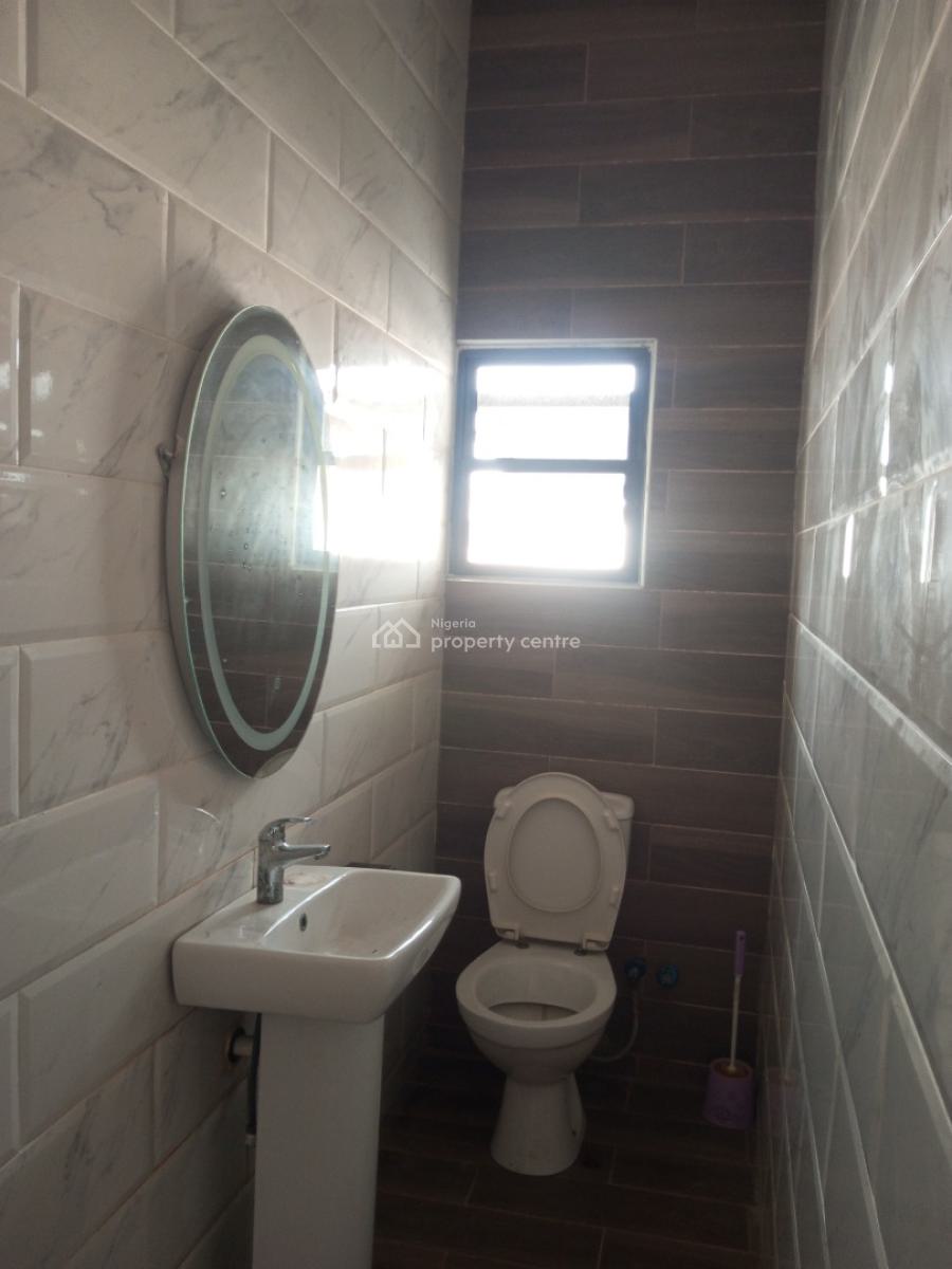 Magnificent, Clean and Spacious 3 Bedroom Flat Upstairs in a Secured Environment, Chevron, Lekki, Lagos, Flat / Apartment for Rent