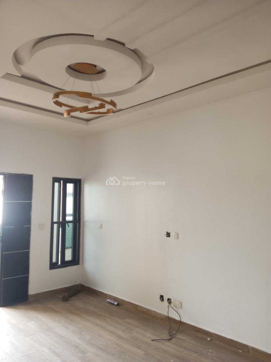Magnificent, Clean and Spacious 3 Bedroom Flat Upstairs in a Secured Environment, Chevron, Lekki, Lagos, Flat / Apartment for Rent