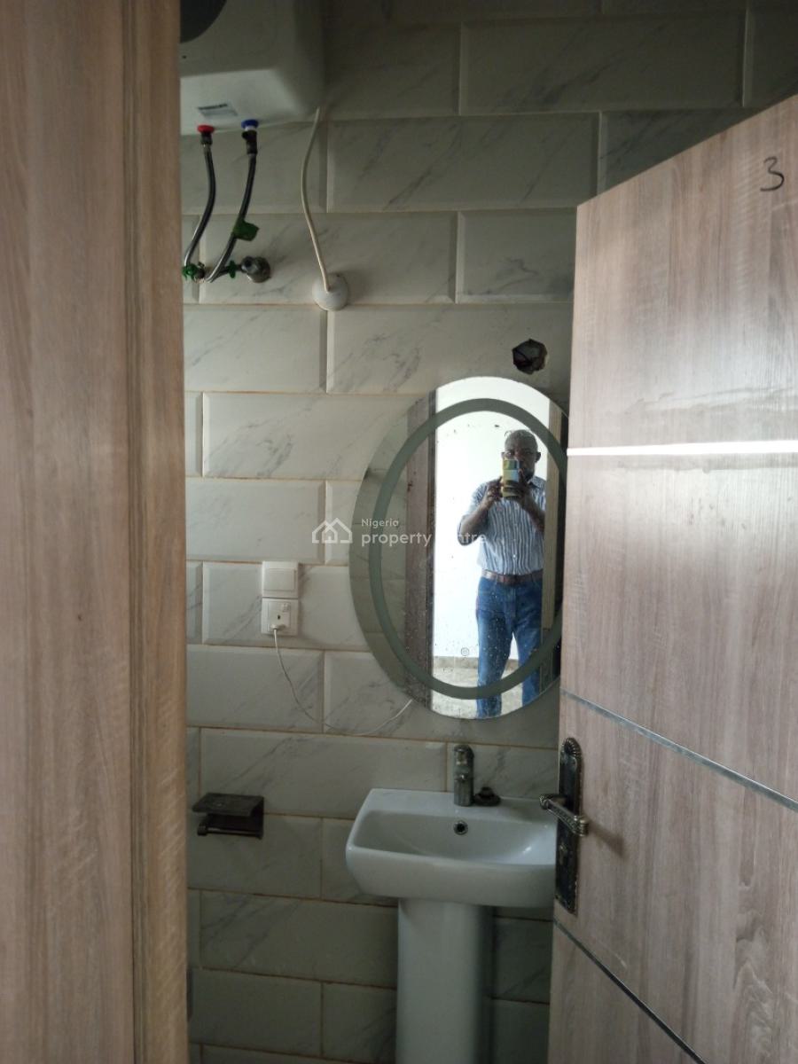 Magnificent, Clean and Spacious 3 Bedroom Flat Upstairs in a Secured Environment, Chevron, Lekki, Lagos, Flat / Apartment for Rent