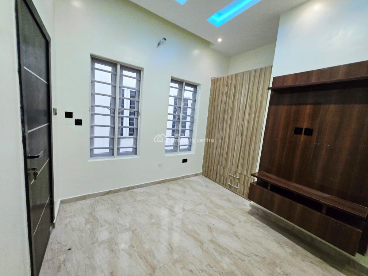 Well Renovated 5 Bedroom Detached House, Osapa, Lekki, Lagos, Detached Duplex for Sale