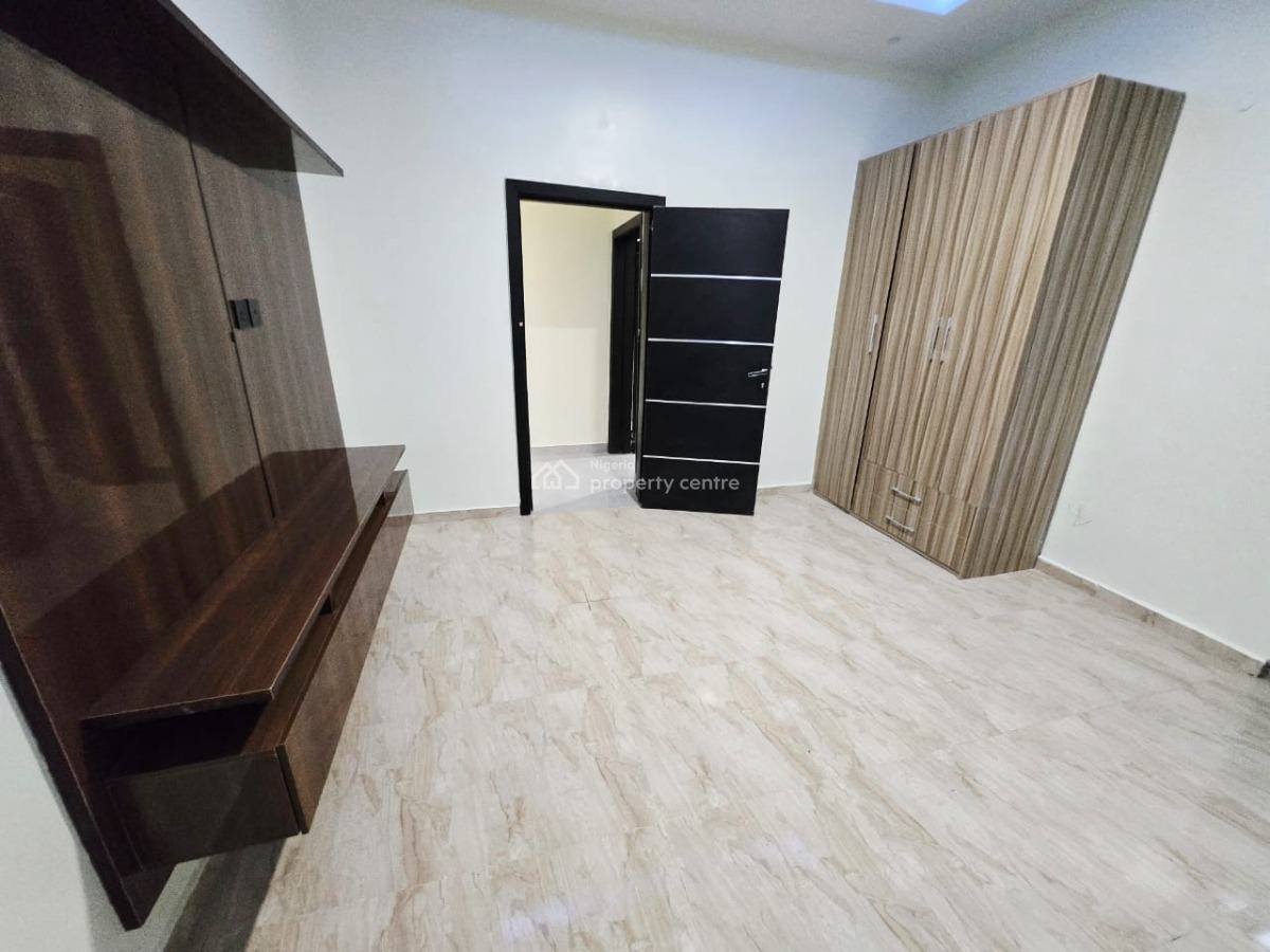 Well Renovated 5 Bedroom Detached House, Osapa, Lekki, Lagos, Detached Duplex for Sale