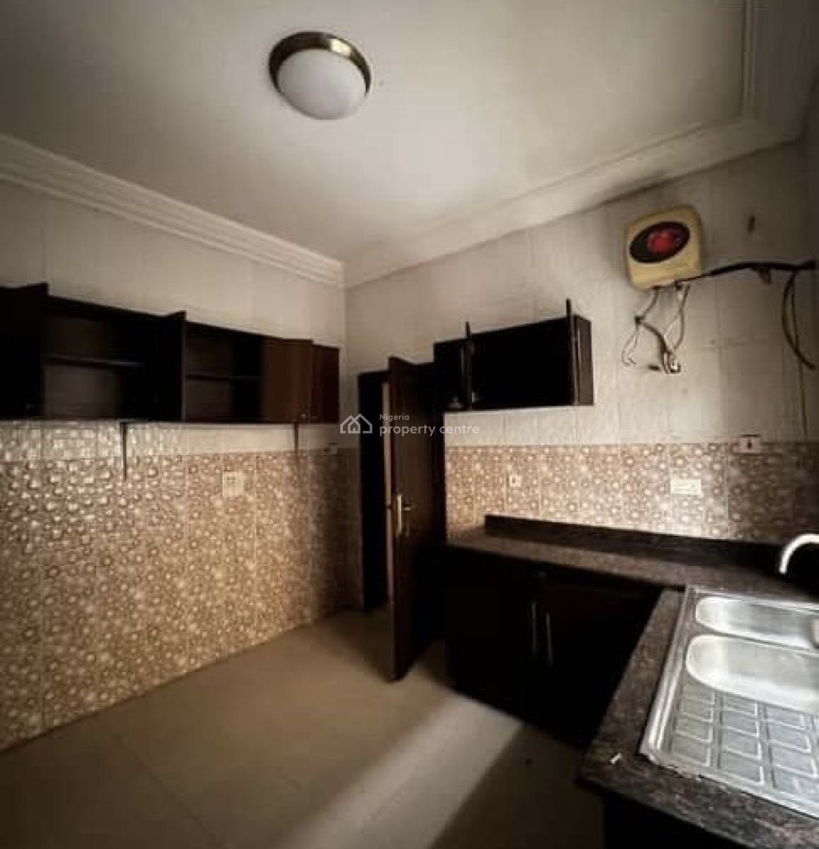 Well-maintained Spacious 5 Bedroom Semi-detached House with Bq, Ogunlana, Surulere, Lagos, Semi-detached Duplex for Sale