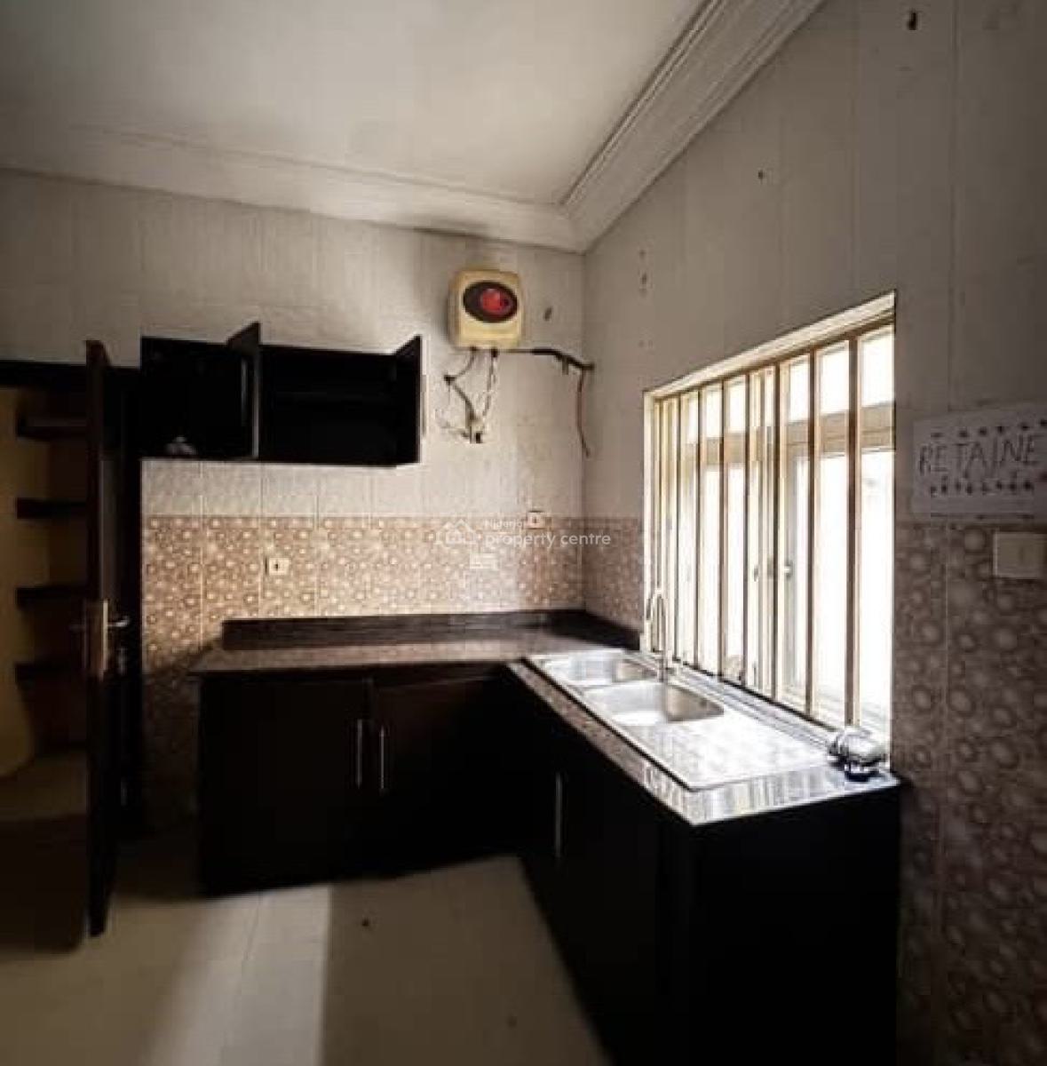 Well-maintained Spacious 5 Bedroom Semi-detached House with Bq, Ogunlana, Surulere, Lagos, Semi-detached Duplex for Sale