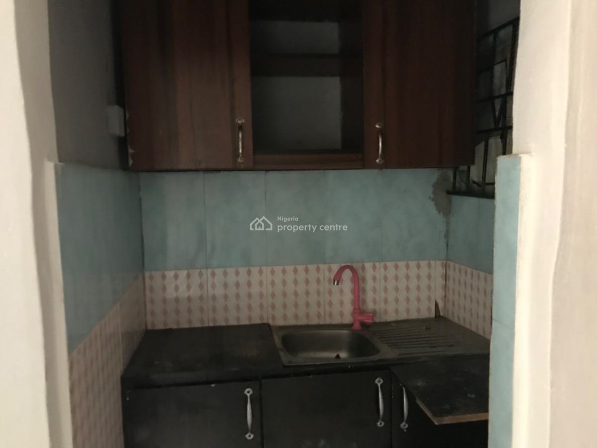 Lovely Self Contain, Abule Oja, Yaba, Lagos, Self Contain (single Rooms) for Rent