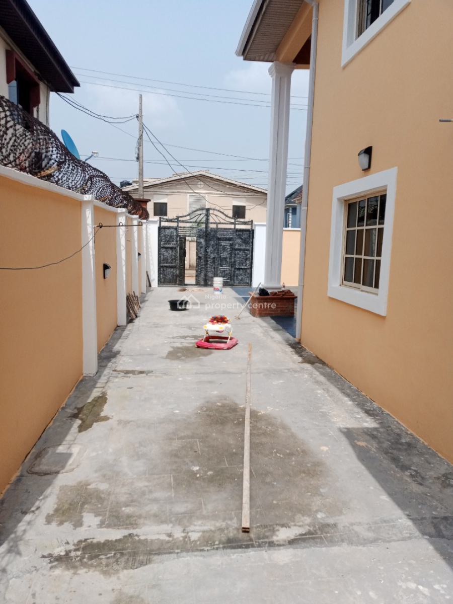 Newly & Beautifully Refurbished Old Spacious 5 Bedroom Duplex + Bq, Unilag Estate Gra, Gra Phase 1, Magodo, Lagos, Detached Duplex for Rent