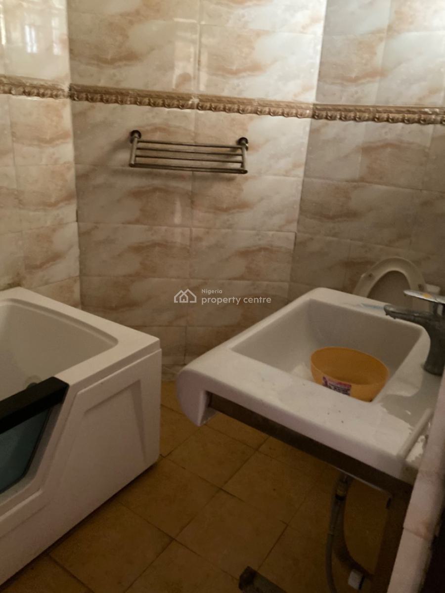 Spacious 3 Bed Apartment with a Bq, Lekki Phase 1, Lekki, Lagos, Flat / Apartment for Rent