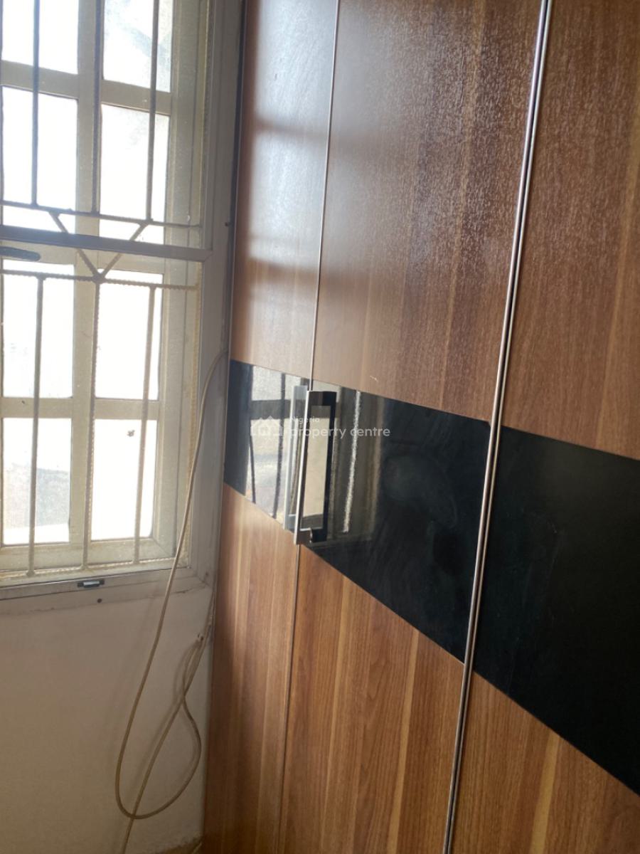 Spacious 3 Bed Apartment with a Bq, Lekki Phase 1, Lekki, Lagos, Flat / Apartment for Rent