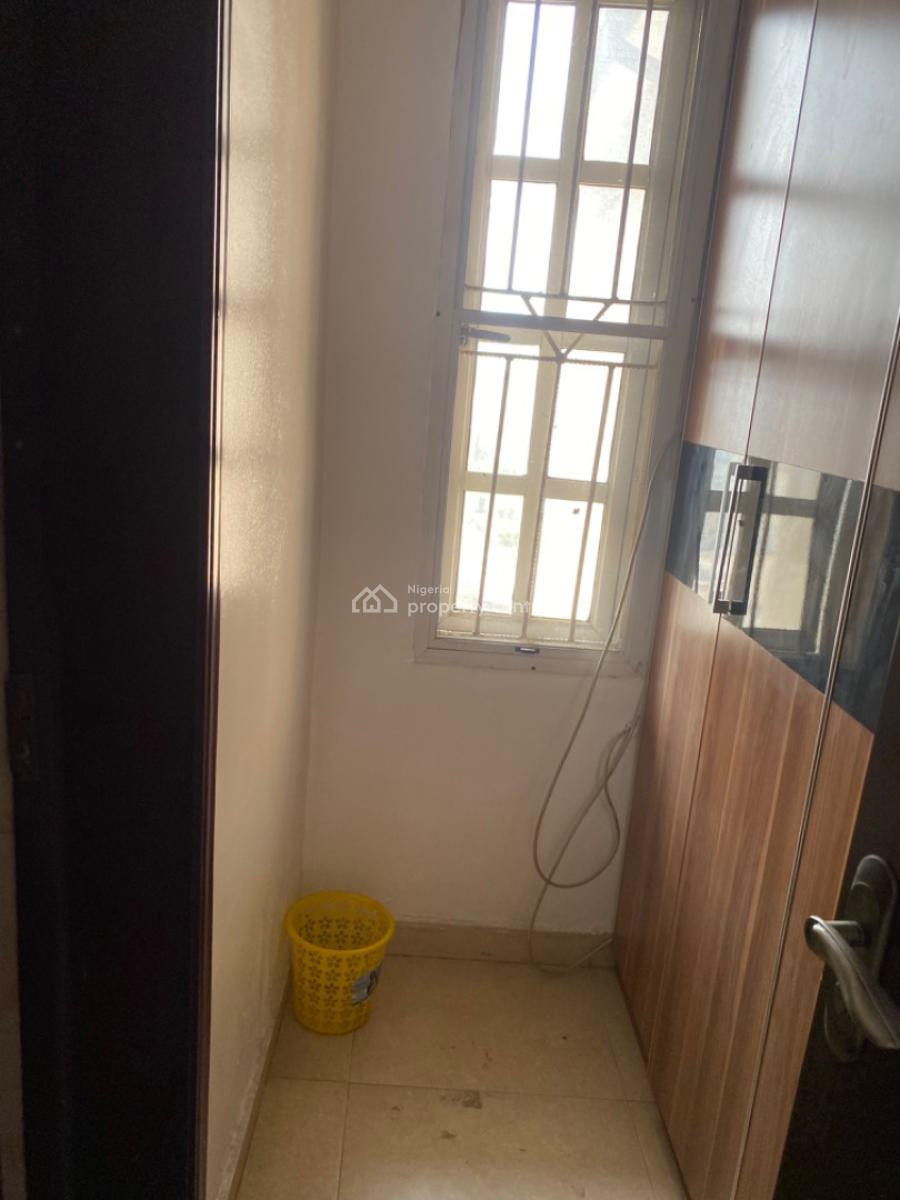 Spacious 3 Bed Apartment with a Bq, Lekki Phase 1, Lekki, Lagos, Flat / Apartment for Rent