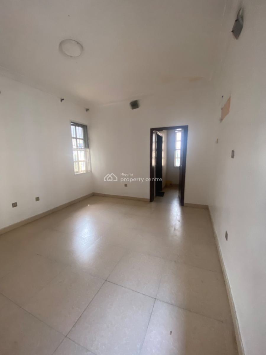 Spacious 3 Bed Apartment with a Bq, Lekki Phase 1, Lekki, Lagos, Flat / Apartment for Rent