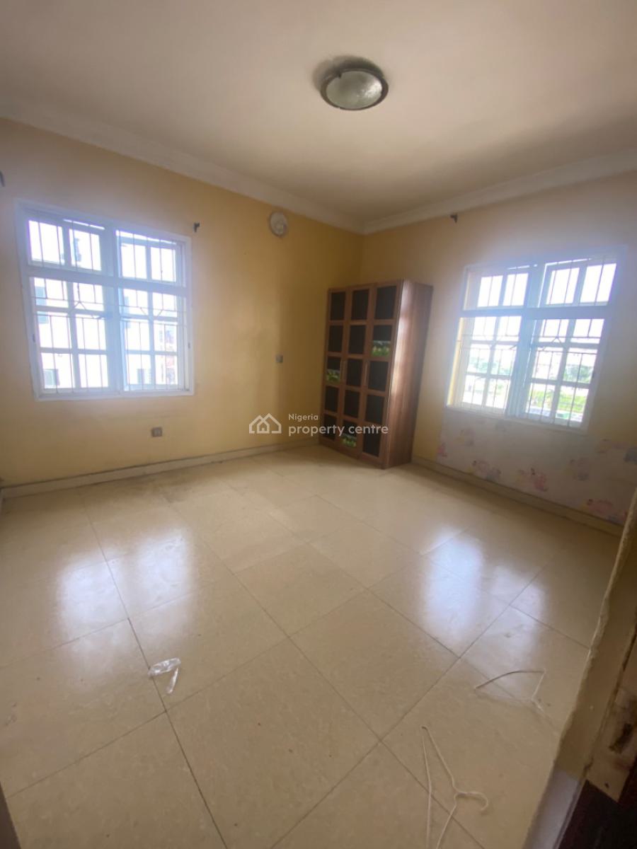 Spacious 3 Bed Apartment with a Bq, Lekki Phase 1, Lekki, Lagos, Flat / Apartment for Rent