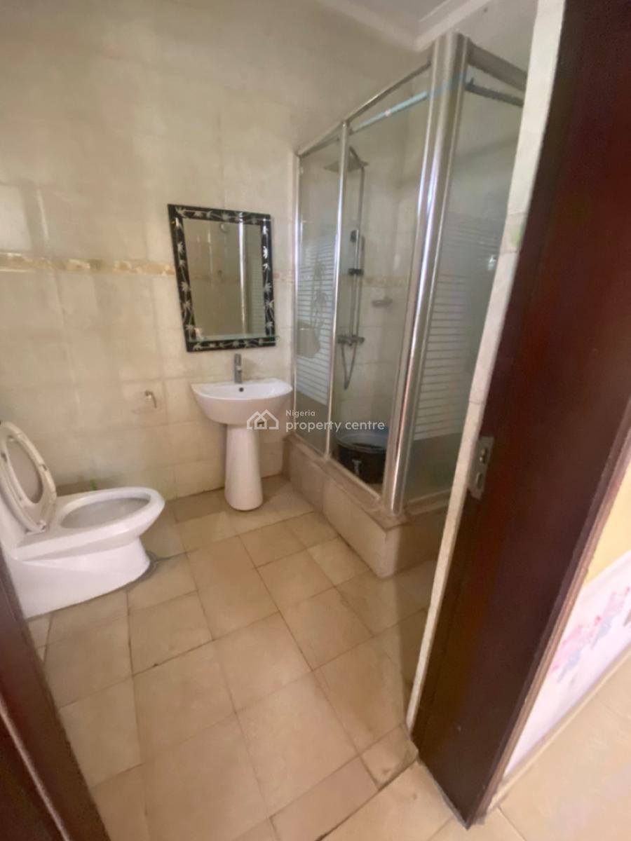 Spacious 3 Bed Apartment with a Bq, Lekki Phase 1, Lekki, Lagos, Flat / Apartment for Rent