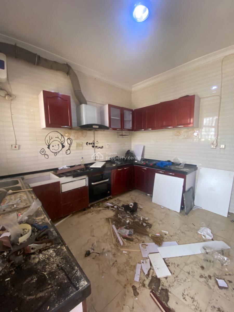 Spacious 3 Bed Apartment with a Bq, Lekki Phase 1, Lekki, Lagos, Flat / Apartment for Rent