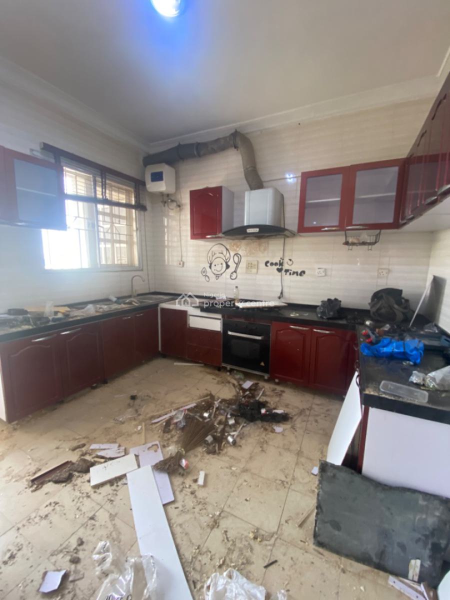 Spacious 3 Bed Apartment with a Bq, Lekki Phase 1, Lekki, Lagos, Flat / Apartment for Rent