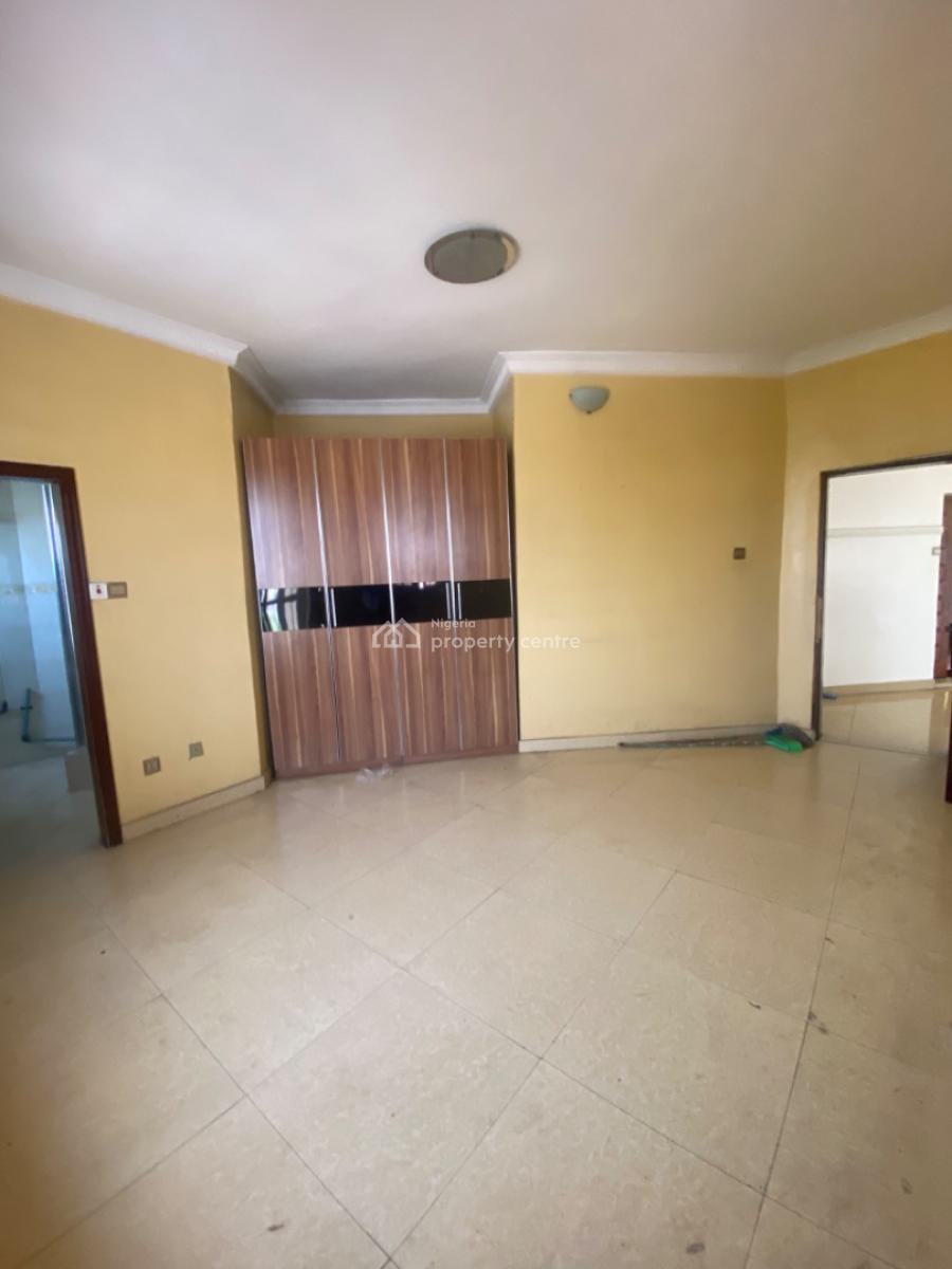 Spacious 3 Bed Apartment with a Bq, Lekki Phase 1, Lekki, Lagos, Flat / Apartment for Rent