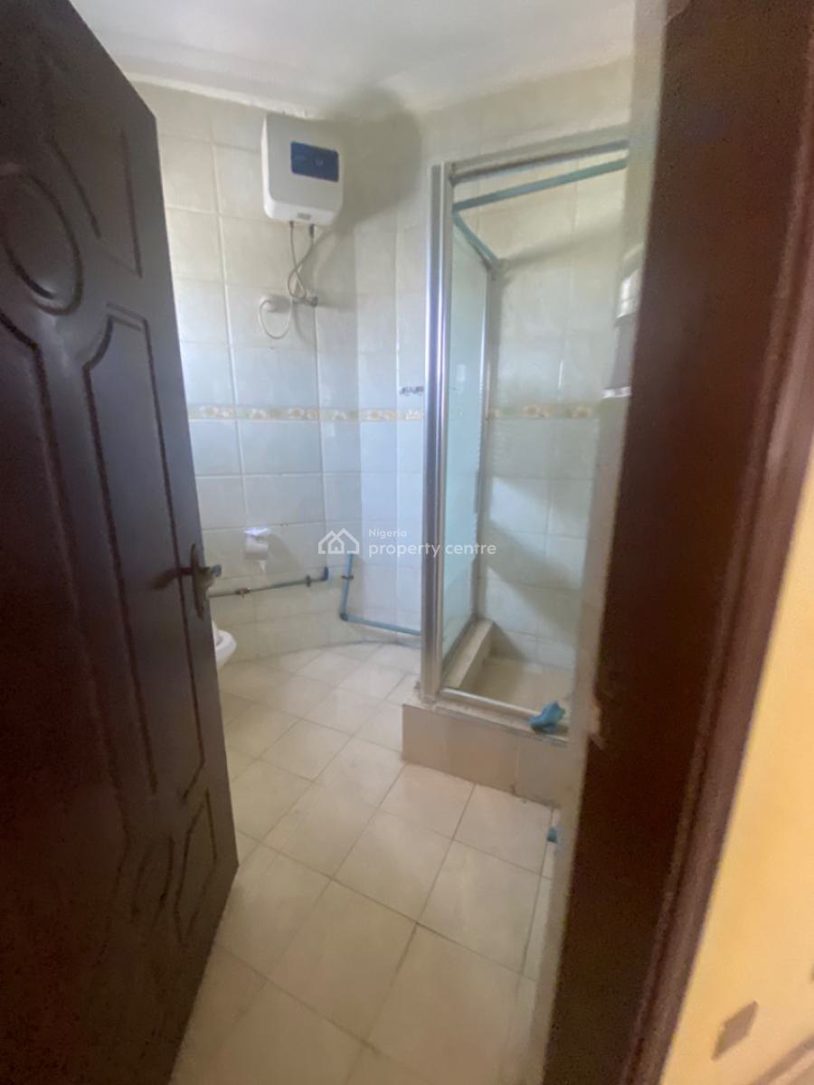 Spacious 3 Bed Apartment with a Bq, Lekki Phase 1, Lekki, Lagos, Flat / Apartment for Rent