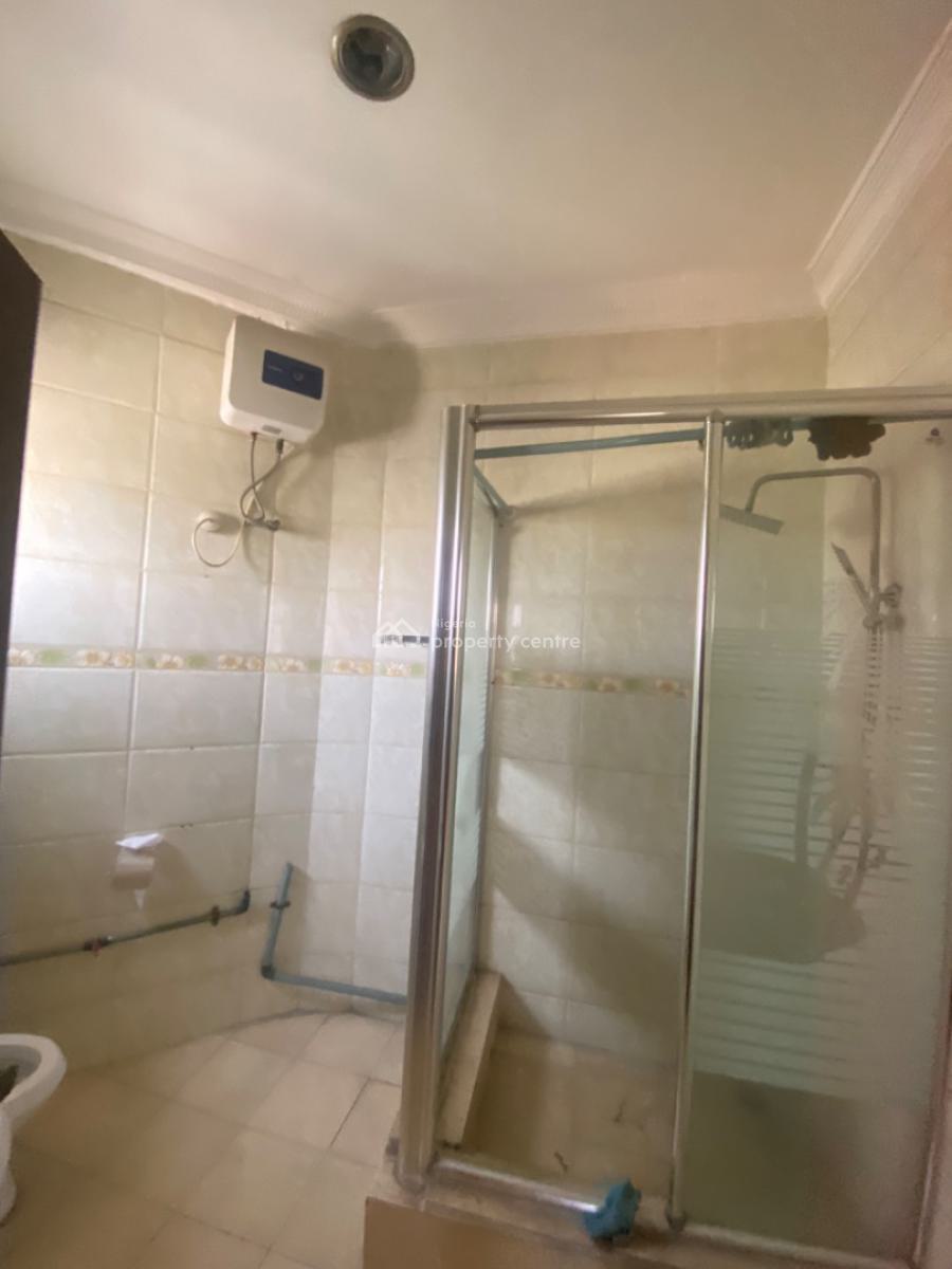 Spacious 3 Bed Apartment with a Bq, Lekki Phase 1, Lekki, Lagos, Flat / Apartment for Rent