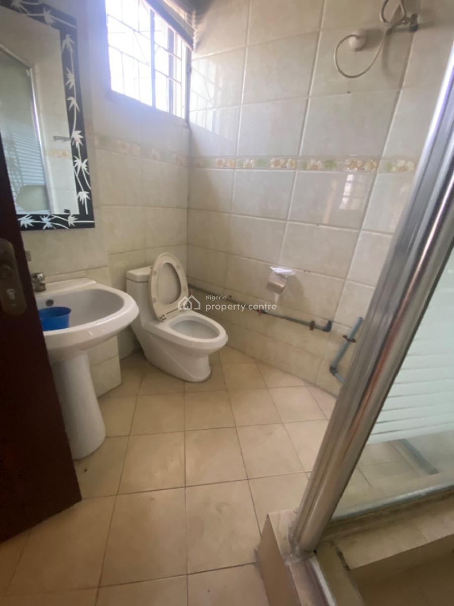 Spacious 3 Bed Apartment with a Bq, Lekki Phase 1, Lekki, Lagos, Flat / Apartment for Rent
