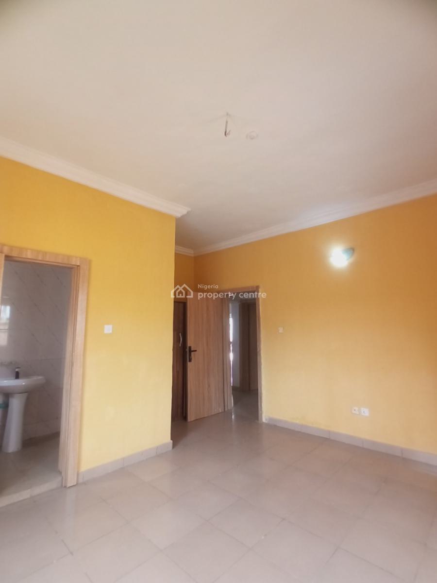 Spacious Beautiful 3bedroom Flat / Apartment on The Ground Floor*   *i, Mobil Road, Ajah, Lagos, Flat / Apartment for Rent