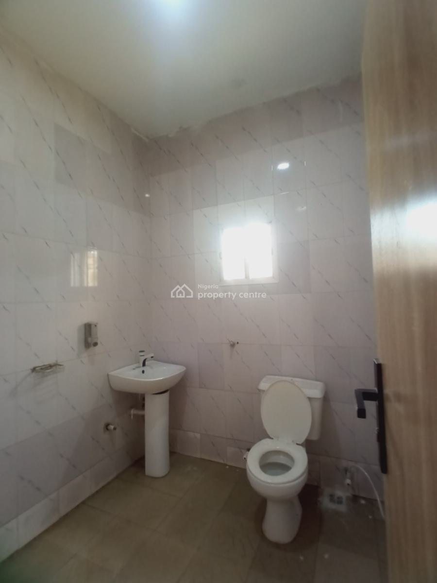 Spacious Beautiful 3bedroom Flat / Apartment on The Ground Floor*   *i, Mobil Road, Ajah, Lagos, Flat / Apartment for Rent