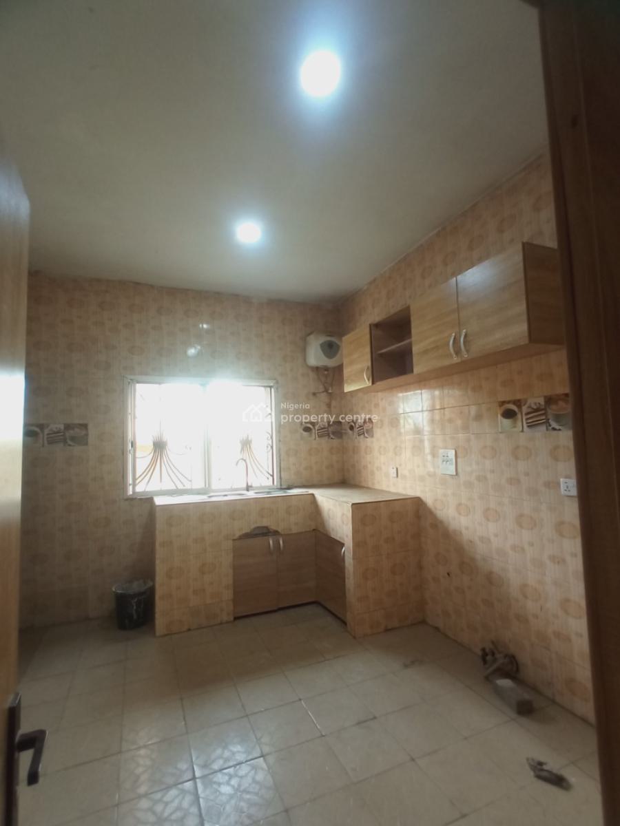Spacious Beautiful 3bedroom Flat / Apartment on The Ground Floor*   *i, Mobil Road, Ajah, Lagos, Flat / Apartment for Rent