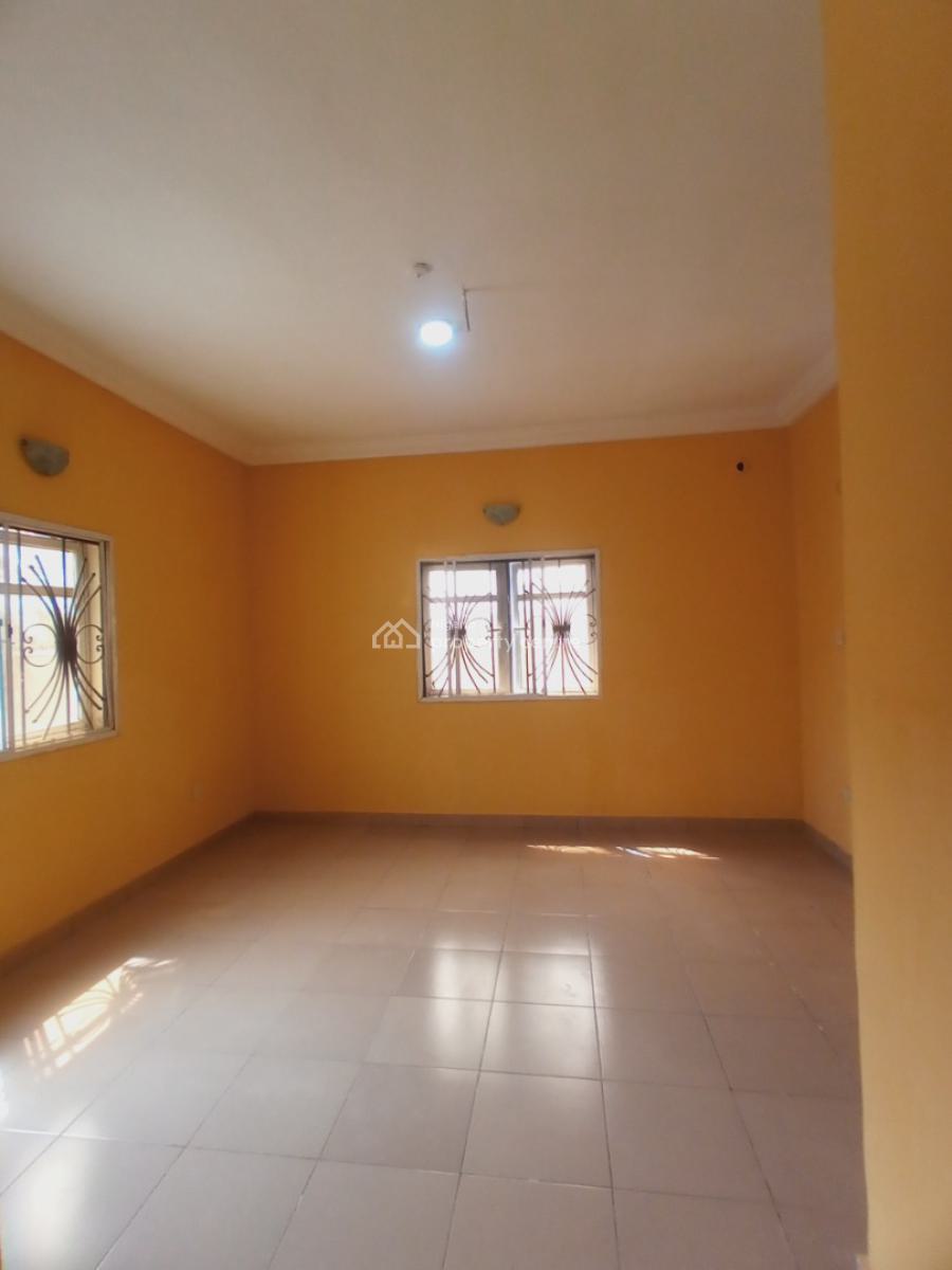 Spacious Beautiful 3bedroom Flat / Apartment on The Ground Floor*   *i, Mobil Road, Ajah, Lagos, Flat / Apartment for Rent