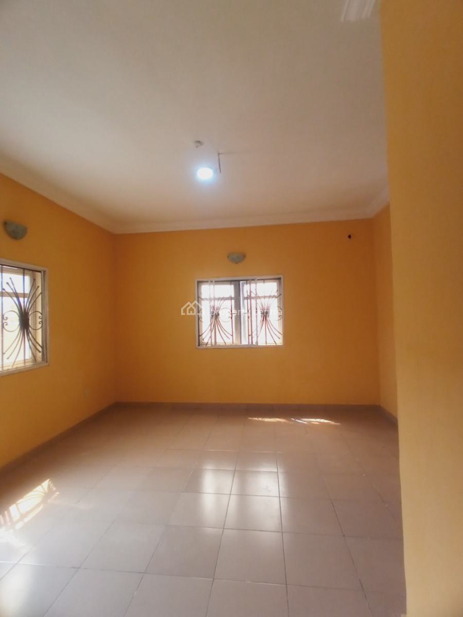 Spacious Beautiful 3bedroom Flat / Apartment on The Ground Floor*   *i, Mobil Road, Ajah, Lagos, Flat / Apartment for Rent