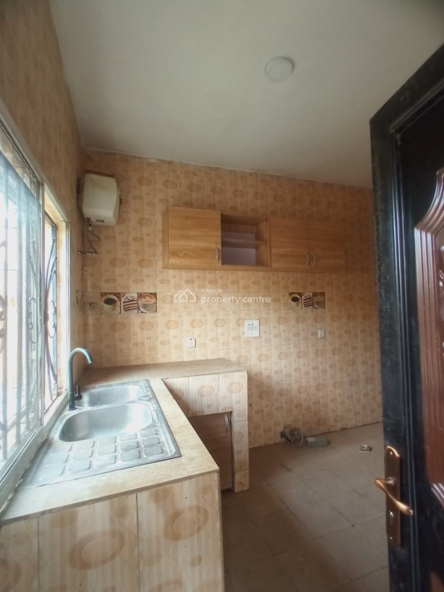 Spacious Beautiful 3bedroom Flat / Apartment on The Ground Floor*   *i, Mobil Road, Ajah, Lagos, Flat / Apartment for Rent