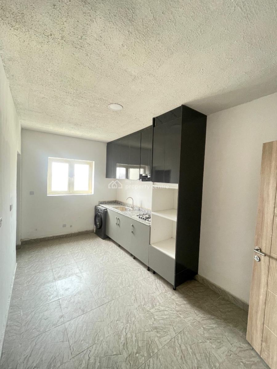 Spacious 2 Bedroom Apartment, Lekki Phase 1, Lekki, Lagos, Flat / Apartment for Rent