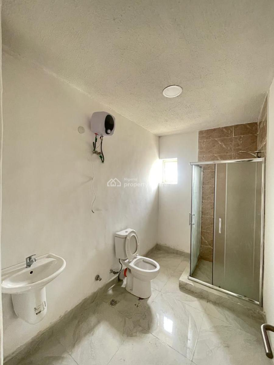 Spacious 2 Bedroom Apartment, Lekki Phase 1, Lekki, Lagos, Flat / Apartment for Rent