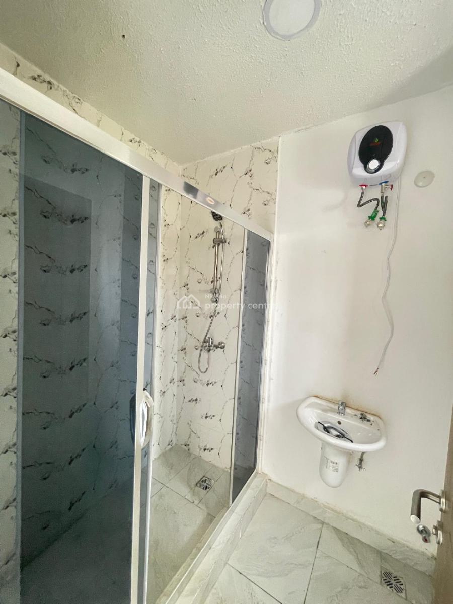 Spacious 2 Bedroom Apartment, Lekki Phase 1, Lekki, Lagos, Flat / Apartment for Rent