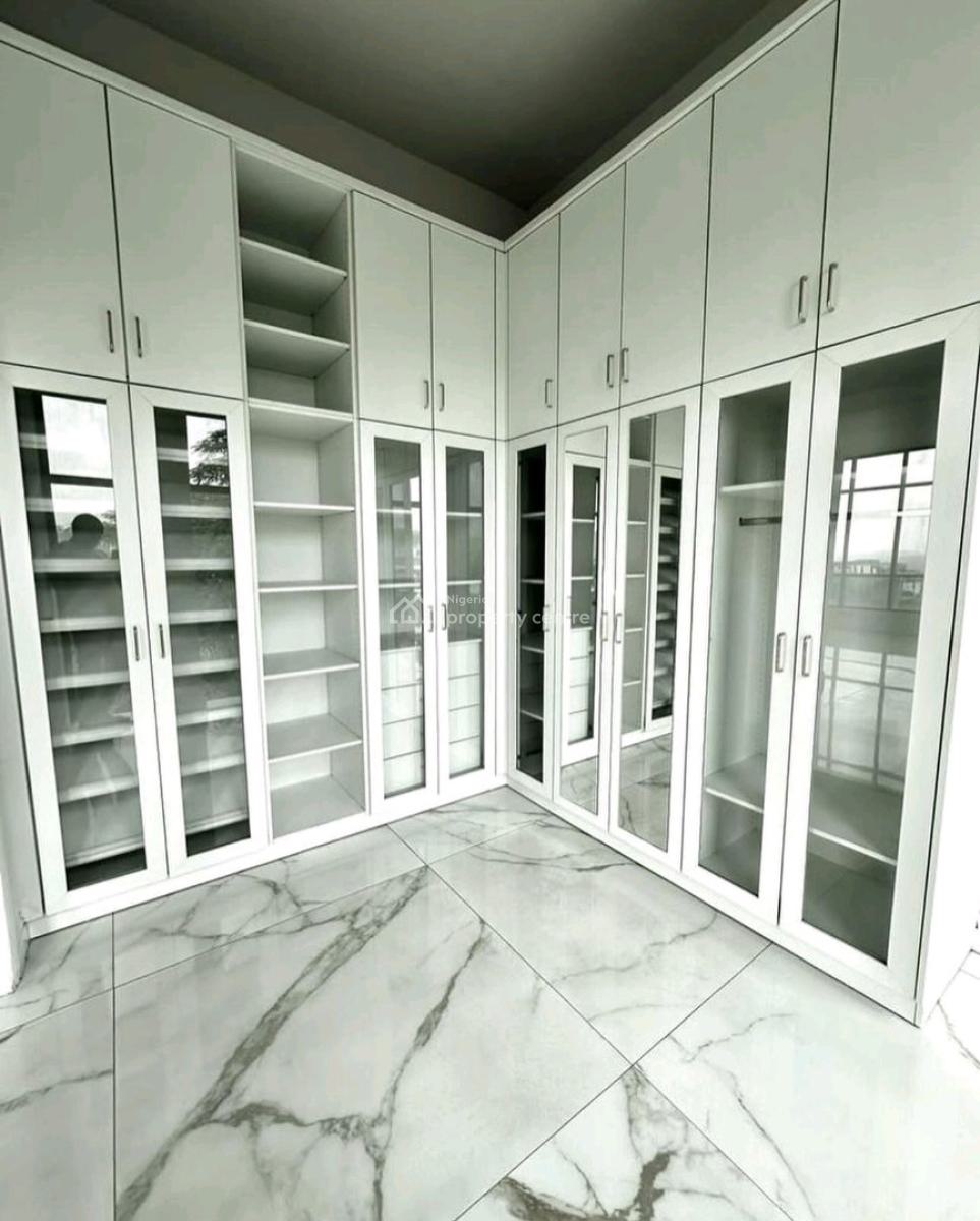 12 Bedrooms Fully Detached Mansion Property, Maitama District, Abuja, House for Sale