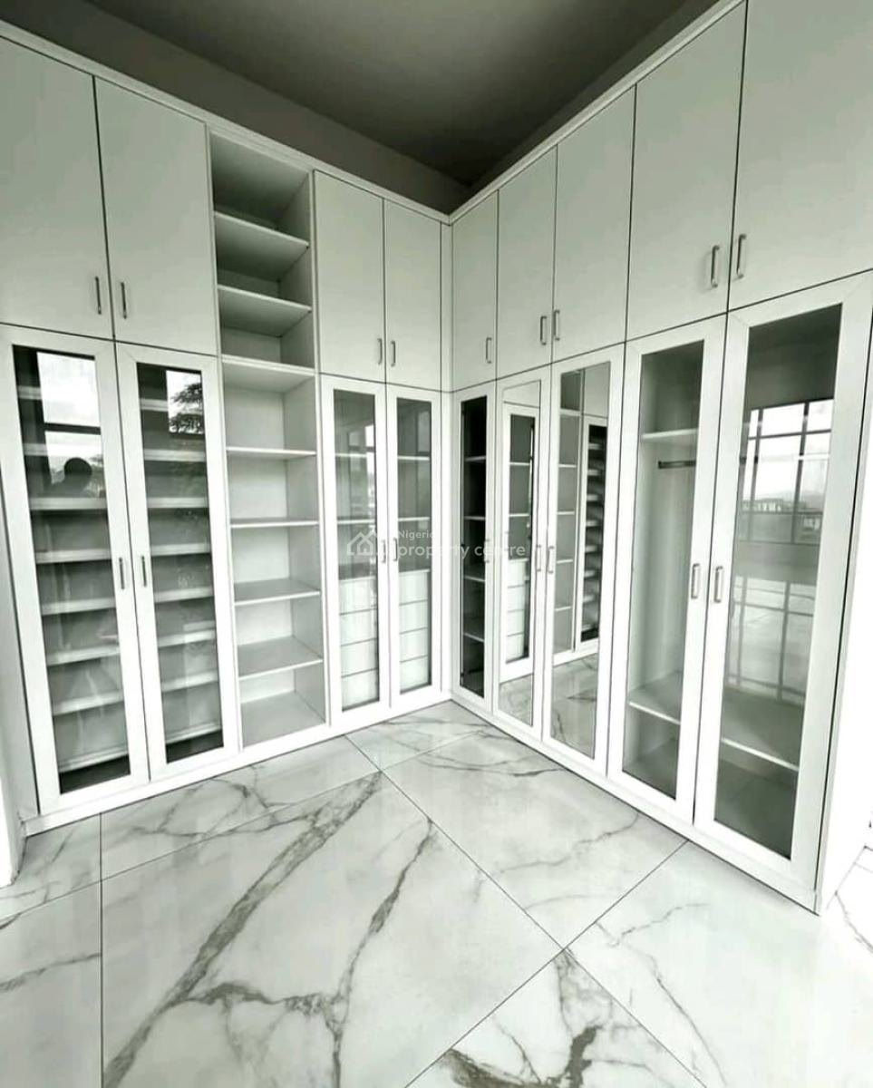 12 Bedrooms Fully Detached Mansion Property, Maitama District, Abuja, House for Sale