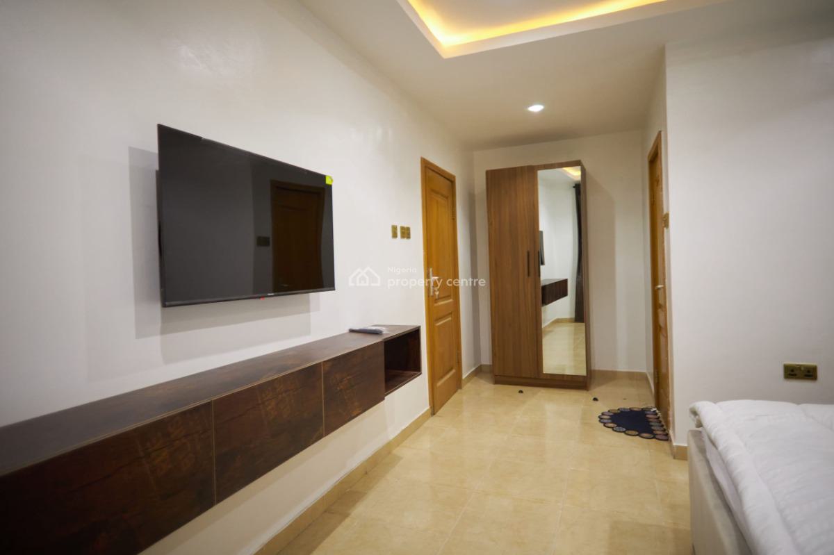 Luxury 3 Bedroom Apartment, Gra Phase 2, Magodo, Lagos, Flat / Apartment Short Let