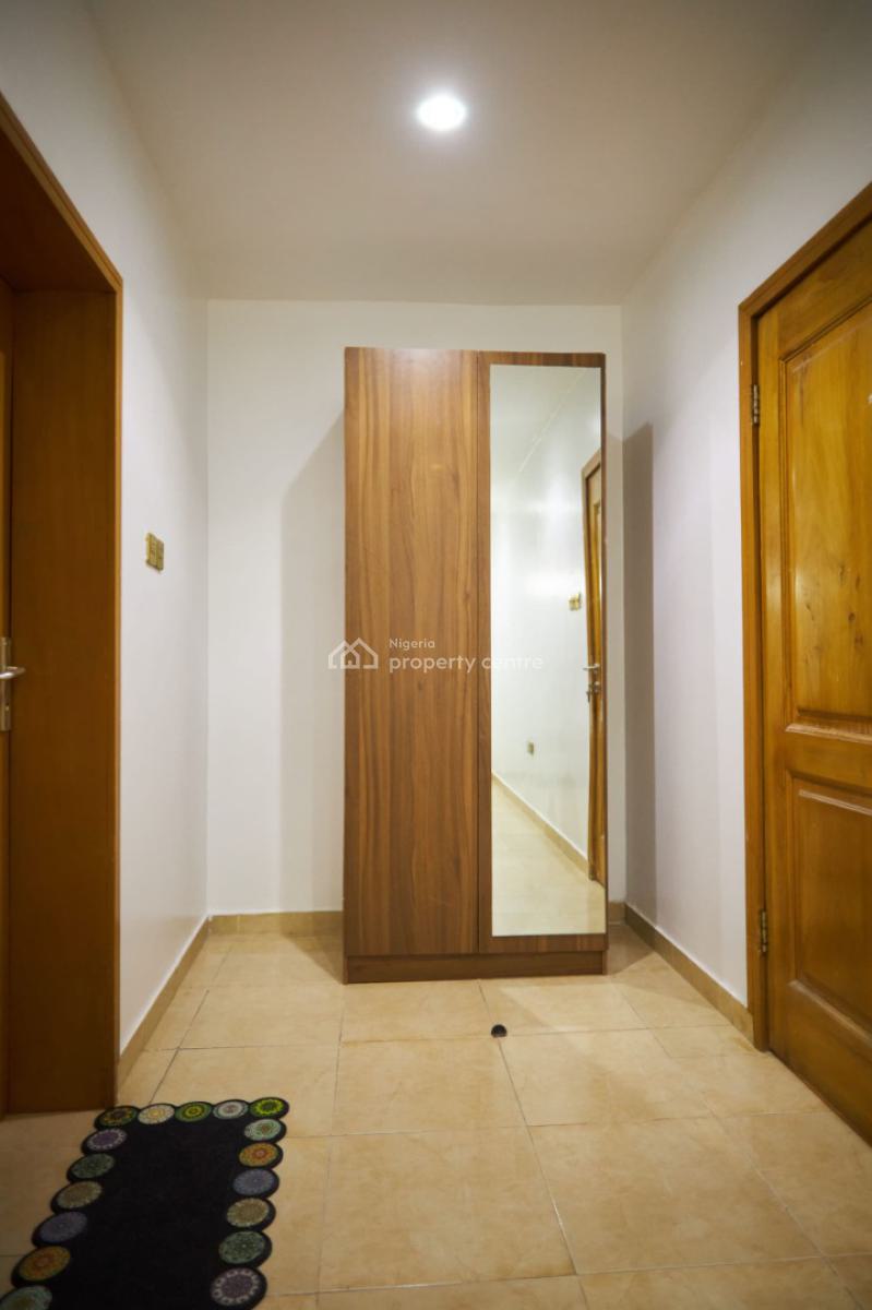 Luxury 3 Bedroom Apartment, Gra Phase 2, Magodo, Lagos, Flat / Apartment Short Let