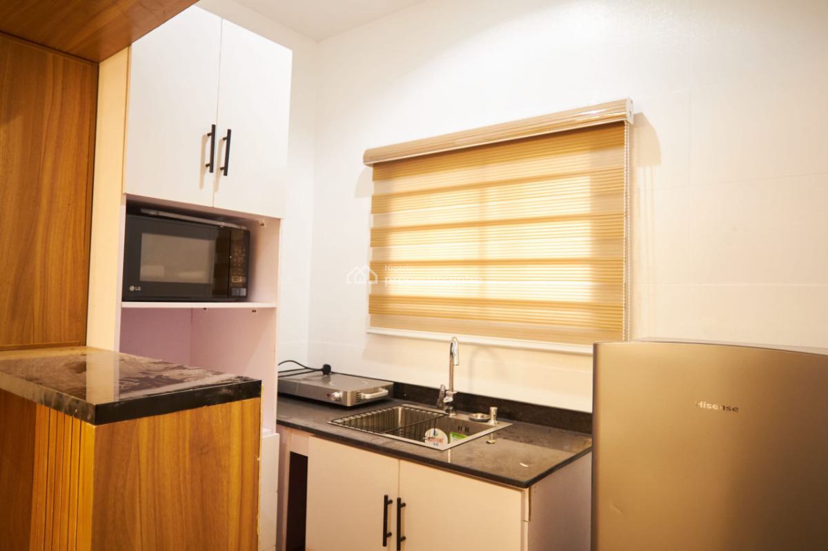 Luxury 3 Bedroom Apartment, Gra Phase 2, Magodo, Lagos, Flat / Apartment Short Let