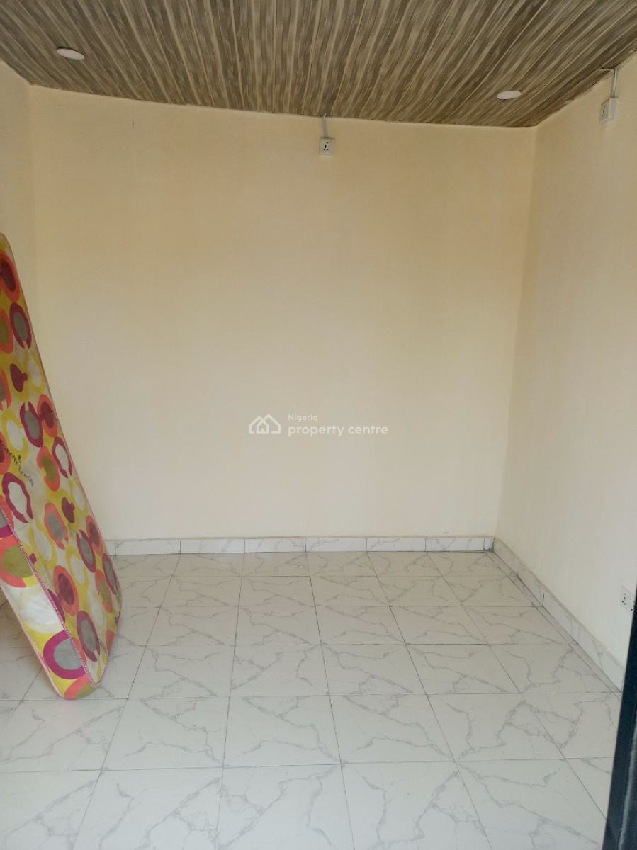 Sharp and Serene Shop (upstairs), Okun-ajah, Ajah, Lagos, Shop for Rent