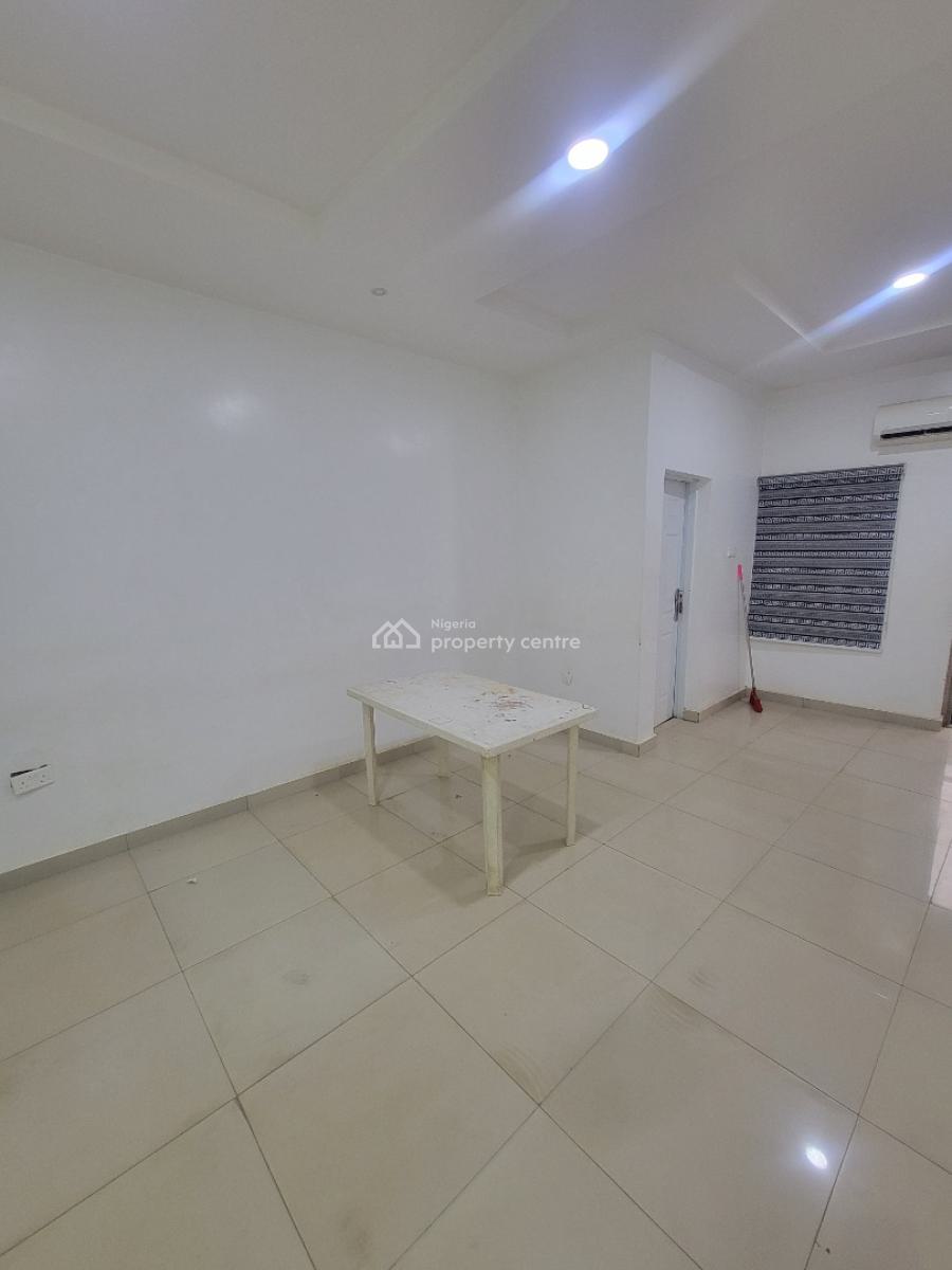 Strategic Shop/office Space, Gwarinpa, Abuja, Plaza / Complex / Mall for Rent