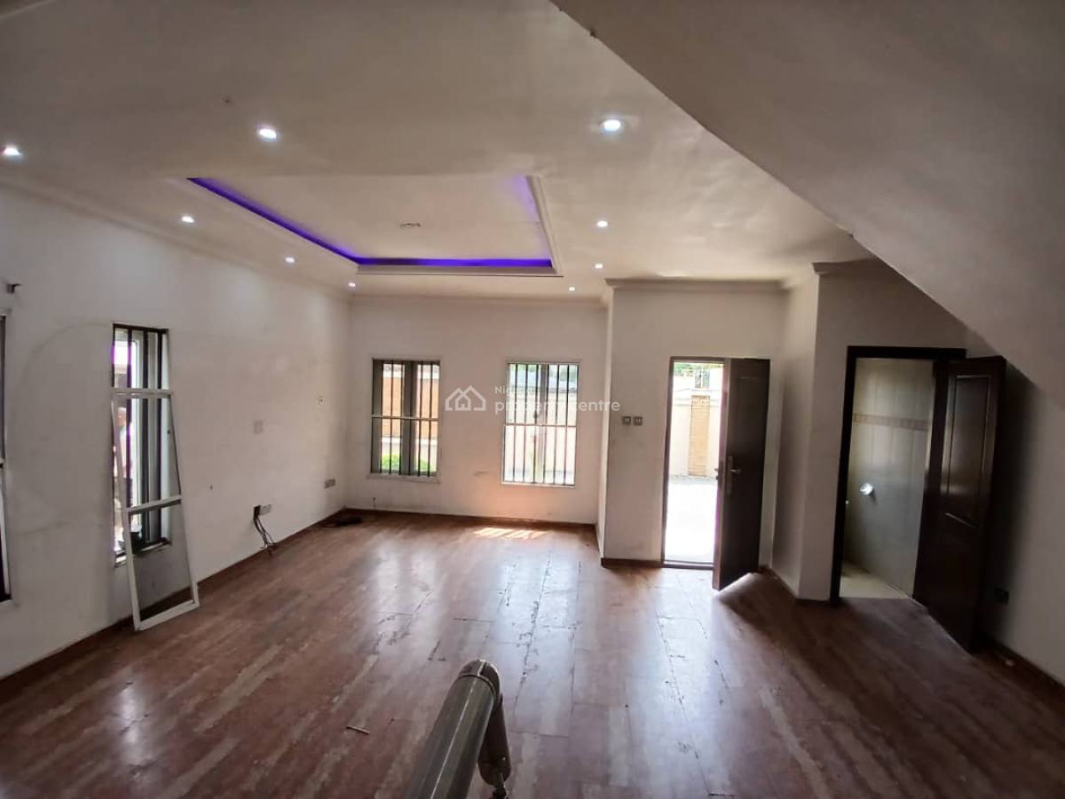 4 Bedrooms Terraced Duplex on 3 Floors with a Room Bq, Osapa, Lekki, Lagos, Terraced Duplex for Sale