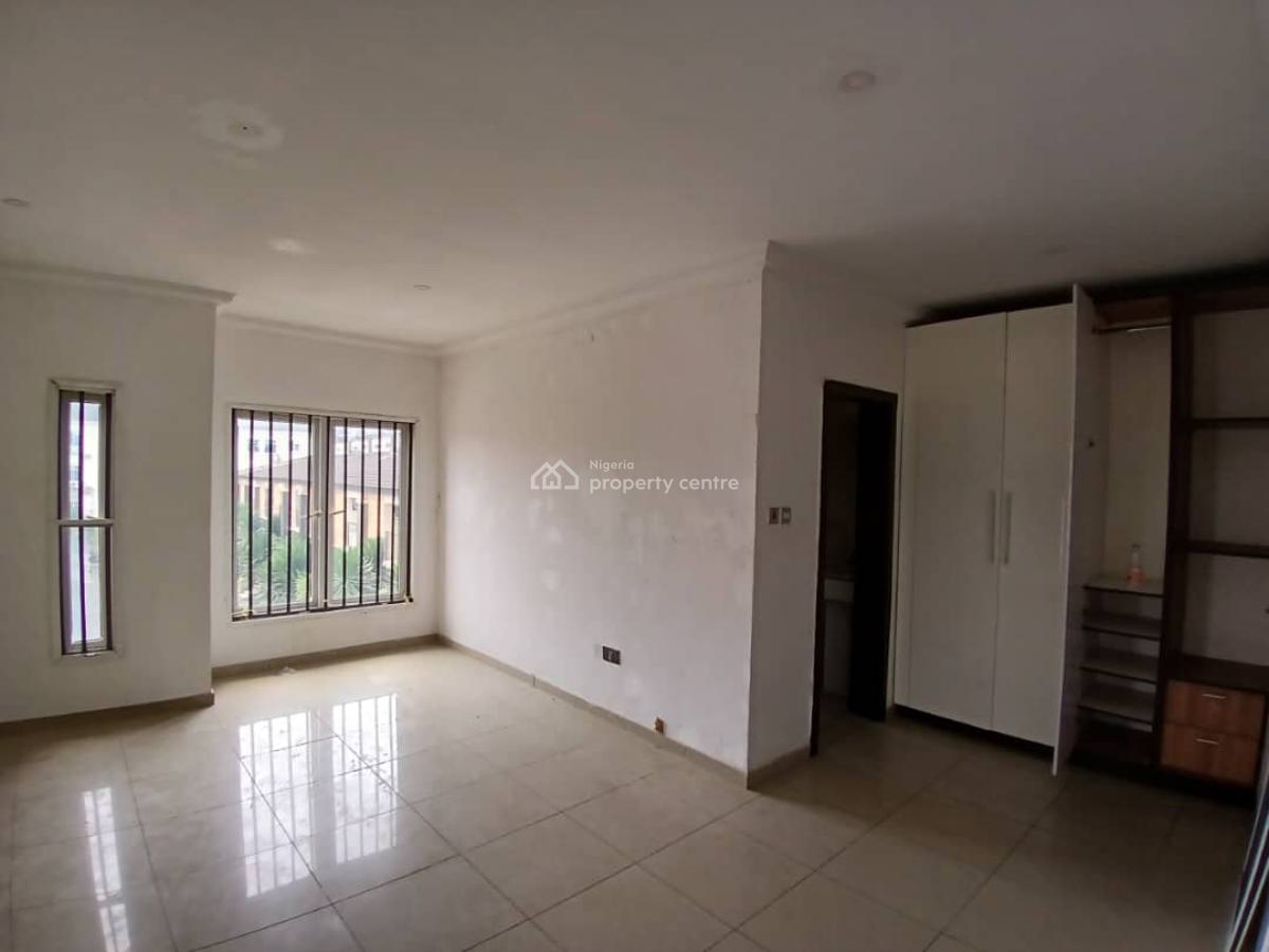 4 Bedrooms Terraced Duplex on 3 Floors with a Room Bq, Osapa, Lekki, Lagos, Terraced Duplex for Sale