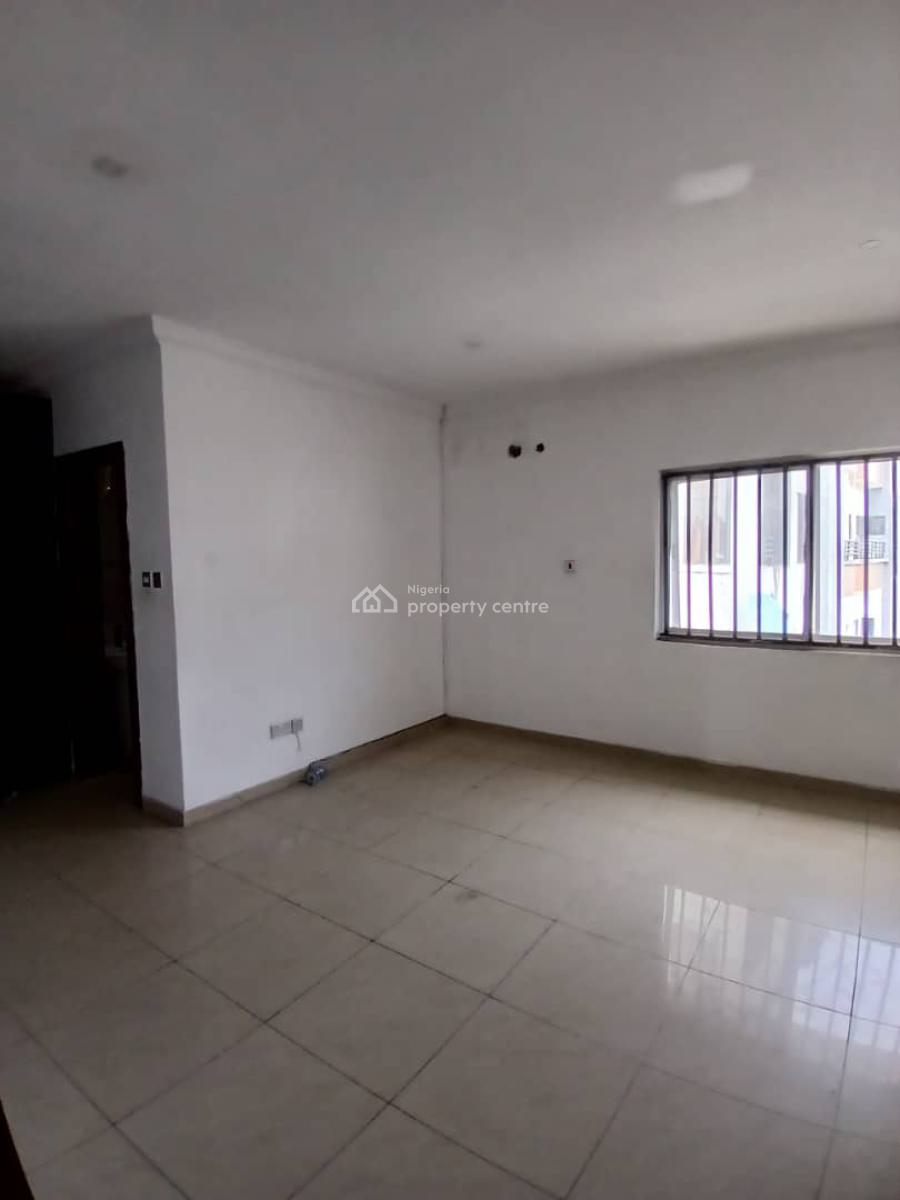 4 Bedrooms Terraced Duplex on 3 Floors with a Room Bq, Osapa, Lekki, Lagos, Terraced Duplex for Sale
