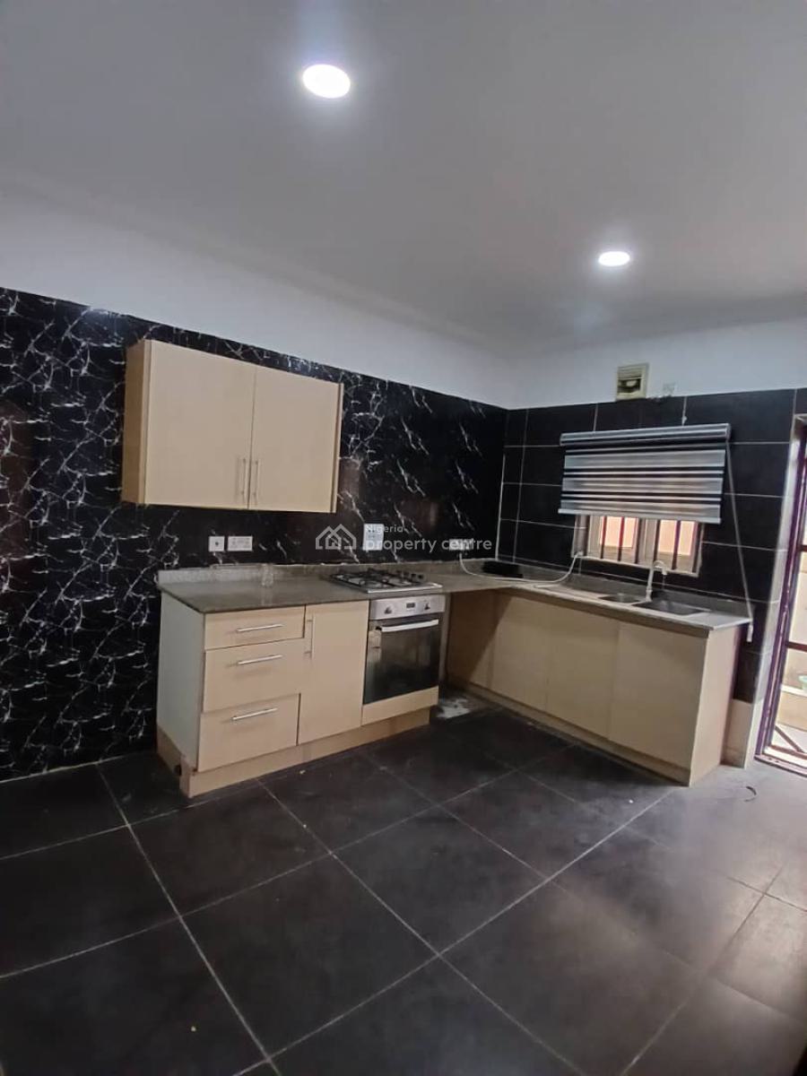4 Bedrooms Terraced Duplex on 3 Floors with a Room Bq, Osapa, Lekki, Lagos, Terraced Duplex for Sale