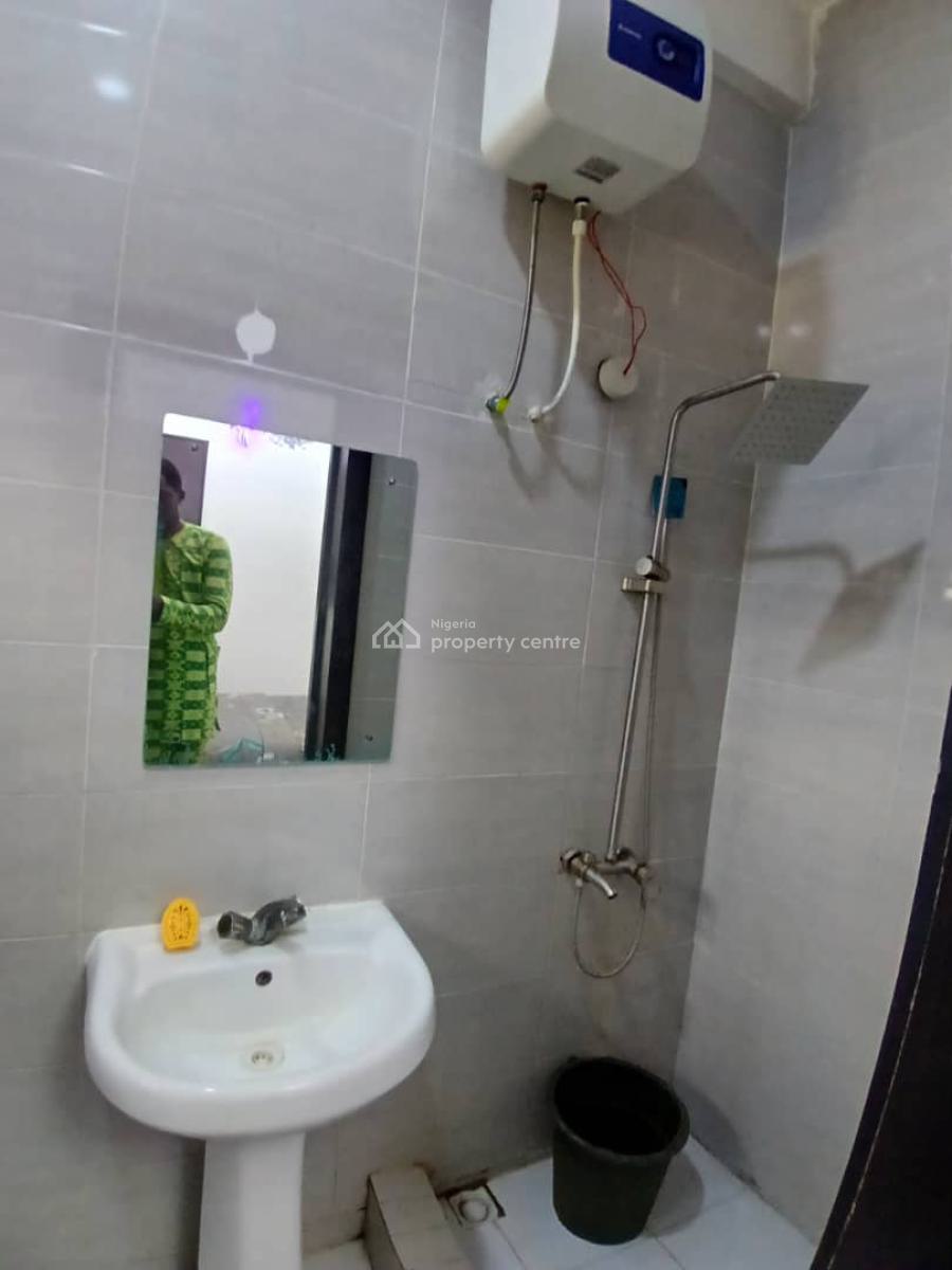 Fully Furnished & Serviced Mini Flat Apartment Downstairs with, in a Gated Estate, Osapa, Lekki, Lagos, Flat / Apartment for Rent
