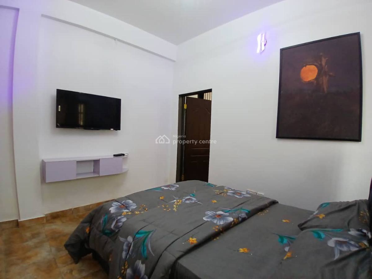 Fully Furnished & Serviced Mini Flat Apartment Downstairs with, in a Gated Estate, Osapa, Lekki, Lagos, Flat / Apartment for Rent
