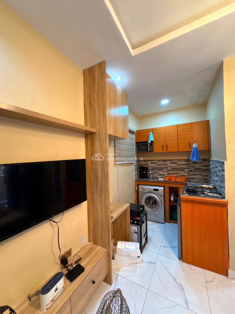 a Lovely and Serviced Studio Apartment, Off Randle Avenue, Surulere, Lagos, Self Contain (single Rooms) Short Let