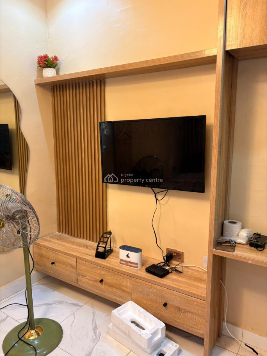a Lovely and Serviced Studio Apartment, Off Randle Avenue, Surulere, Lagos, Self Contain (single Rooms) Short Let