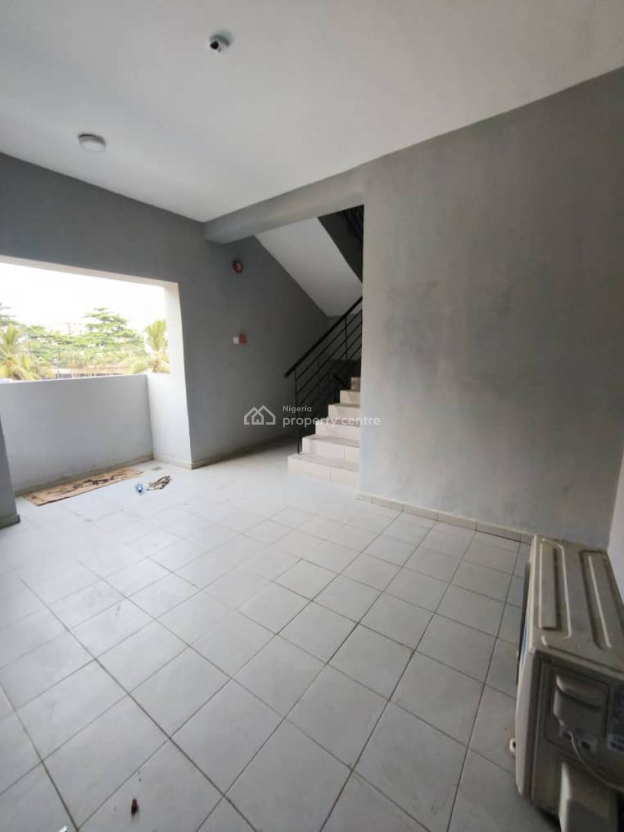 Luxury and Spacious 3 Bedrooms Apartment with Bq, Lekki Phase 1, Lekki, Lagos, Flat / Apartment for Rent