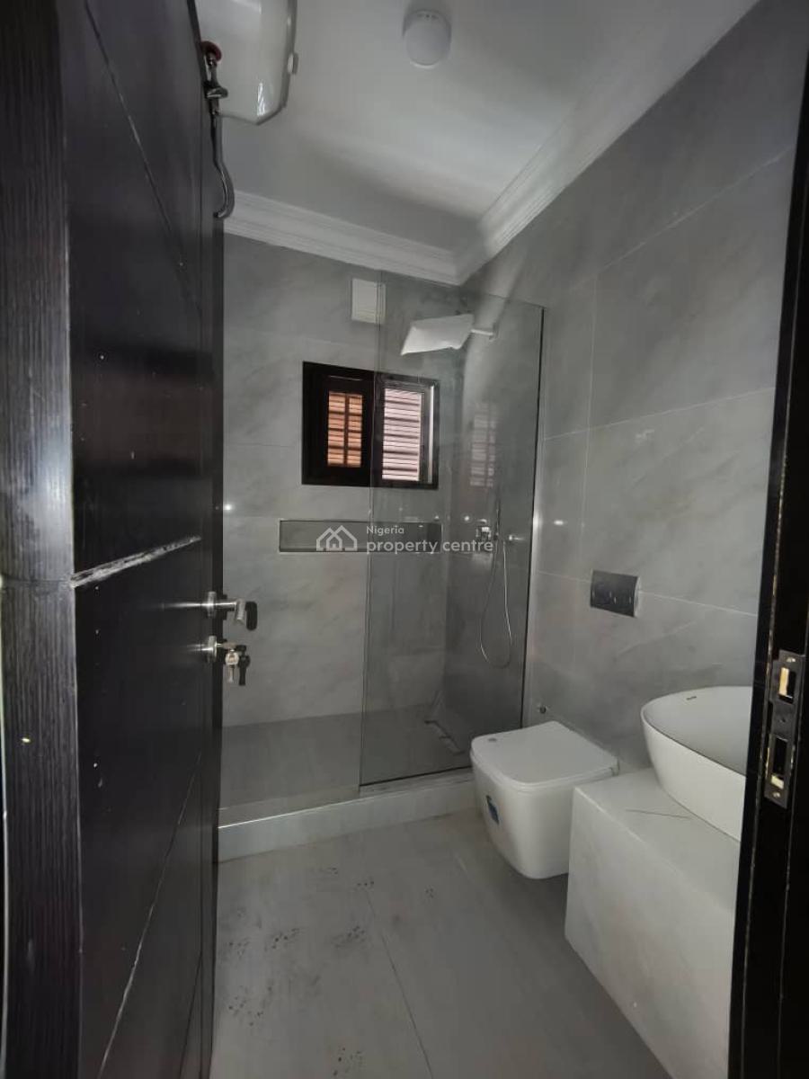 Luxury and Spacious 3 Bedrooms Apartment with Bq, Lekki Phase 1, Lekki, Lagos, Flat / Apartment for Rent