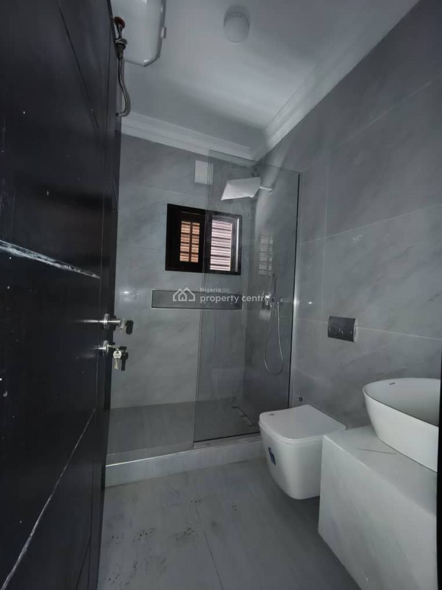 Luxury and Spacious 3 Bedrooms Apartment with Bq, Lekki Phase 1, Lekki, Lagos, Flat / Apartment for Rent