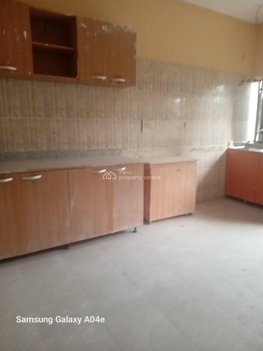 Newly Renovated 3bedroom Flat Upstairs, Royal Palmwill Estate Badore Ajah Lagos, Badore, Ajah, Lagos, Flat / Apartment for Rent